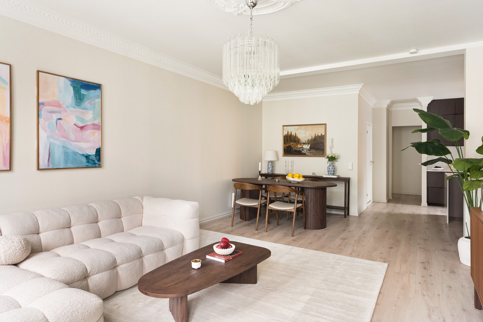 Leiligheten har en gjennomgående god standard og lekker stil. Galleribilde