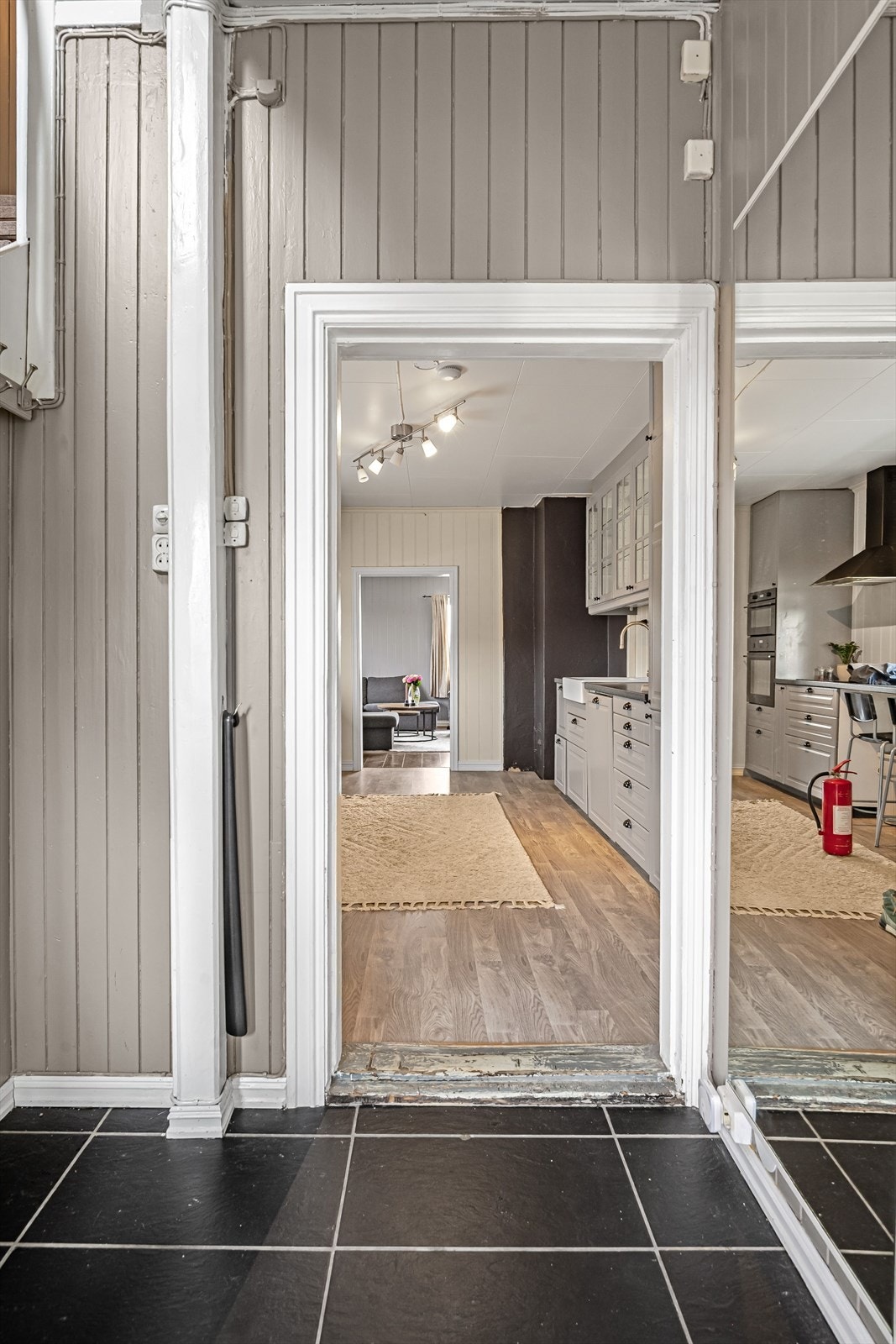 Fra entréen er det direkte adkomst til kjøkkenet. Galleribilde