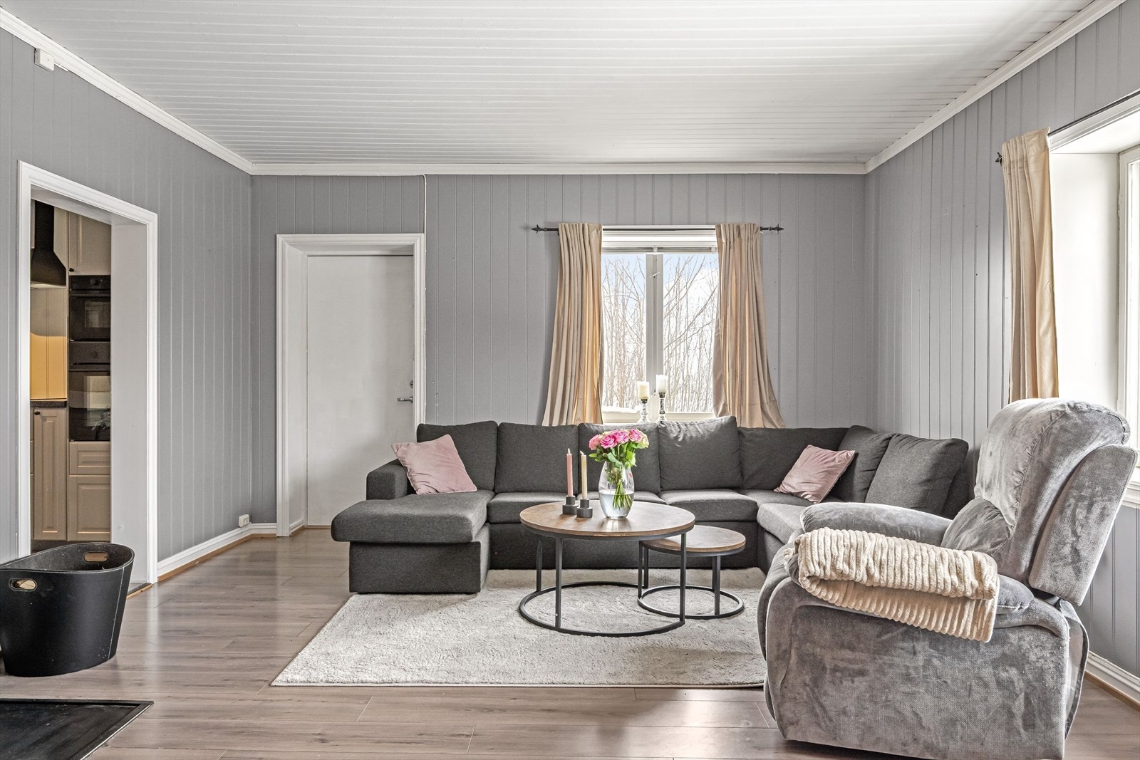 Herfra er det utgang til den sørvendte terrassen. Galleribilde