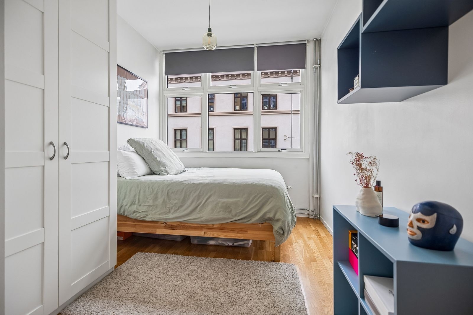 Soverom | Store vinduer med rullegardiner Galleribilde