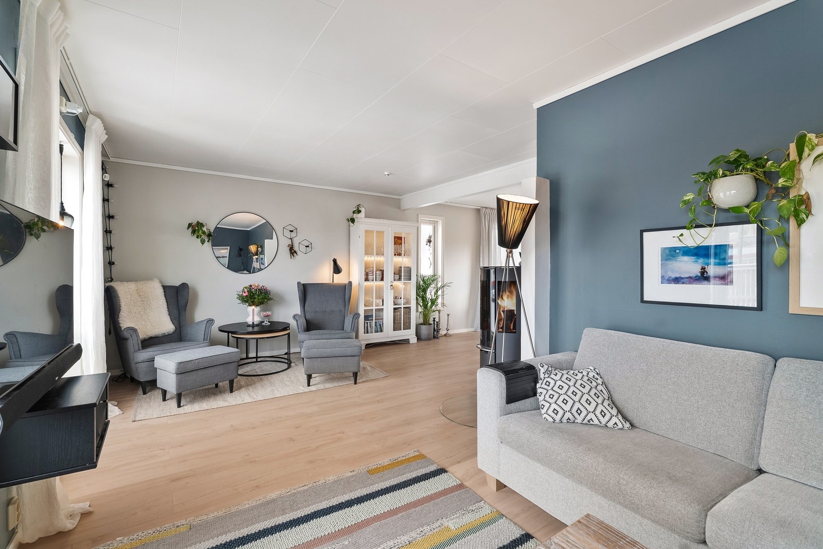 Stue med flere møbleringsmuligheter Galleribilde