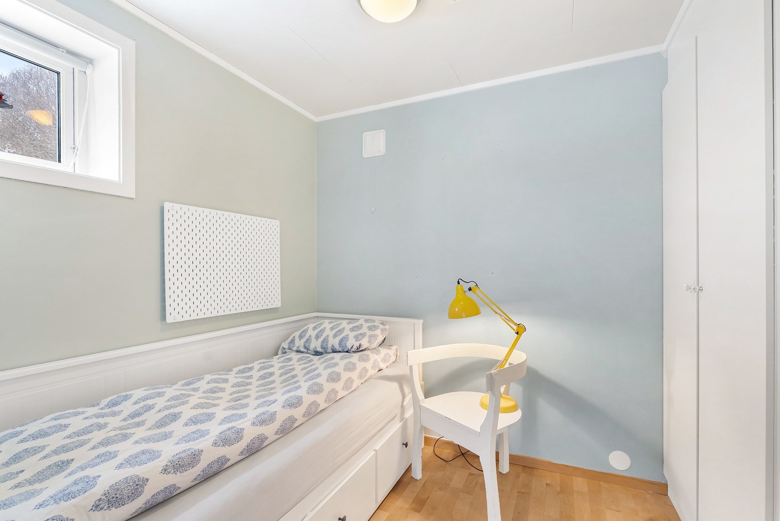 Soverom nr. 4 med gardrerobeskap Galleribilde