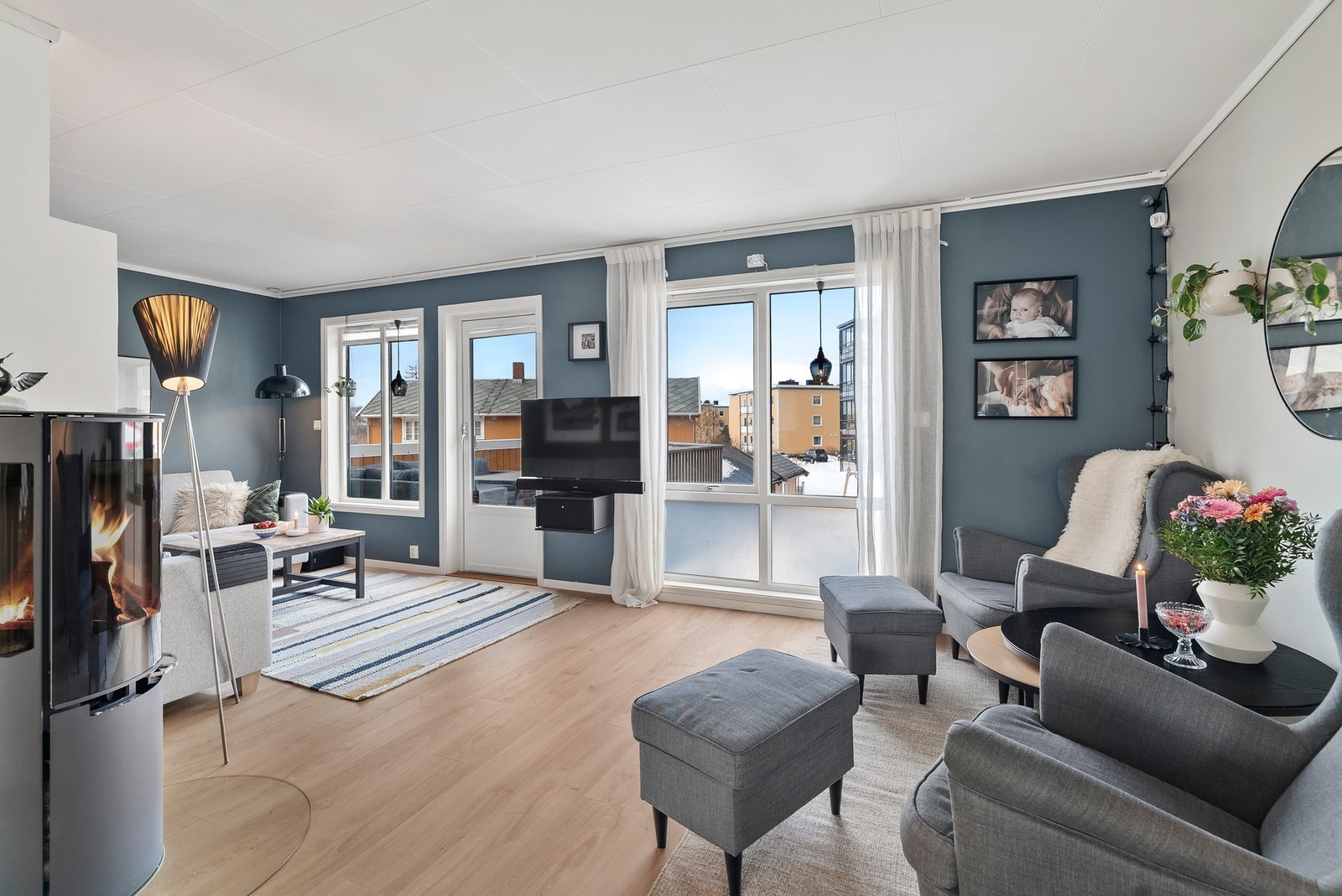 Utgang til altan medd gode lys- og solforhold Galleribilde