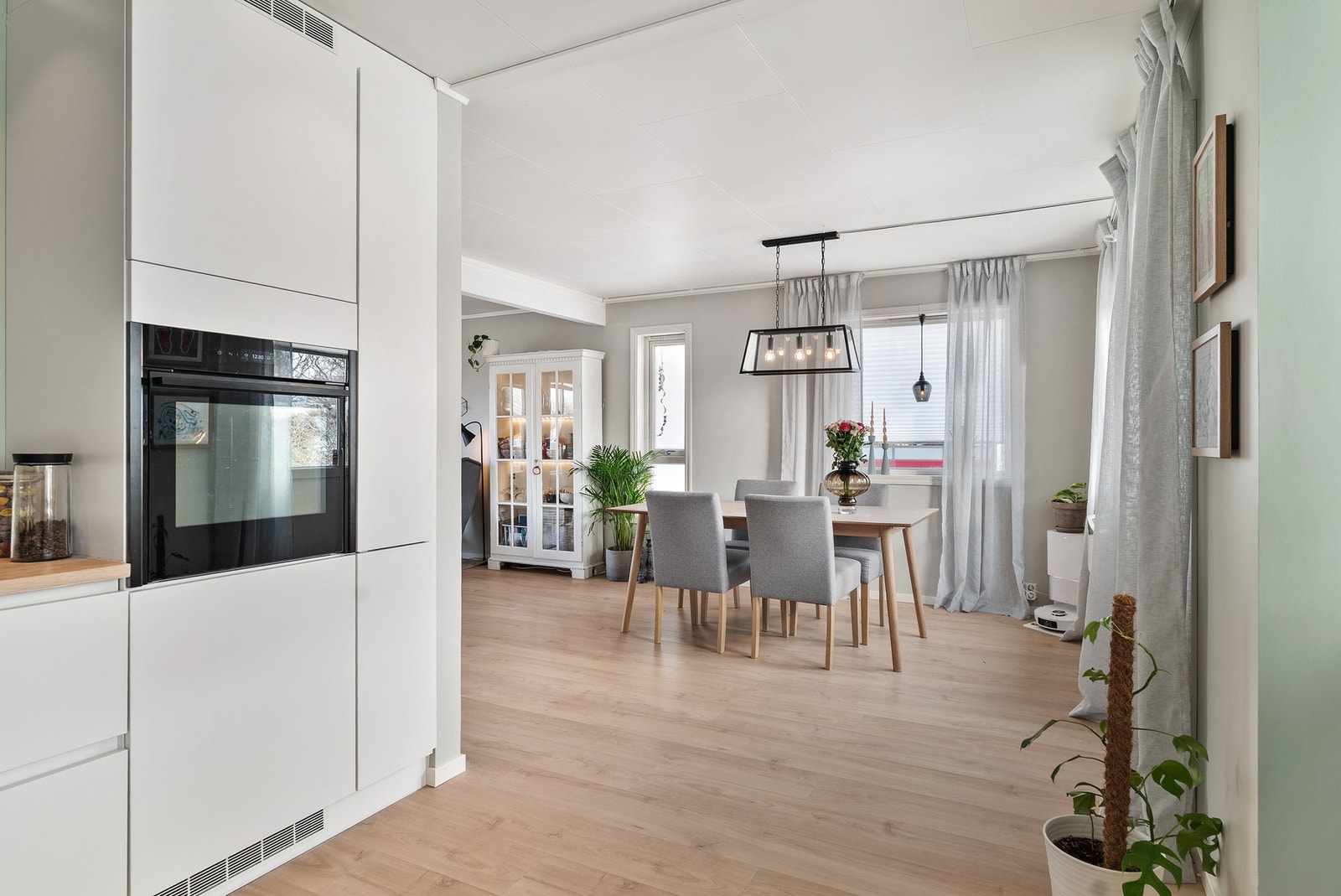 Utgang til balkong fra spisestuen. Galleribilde