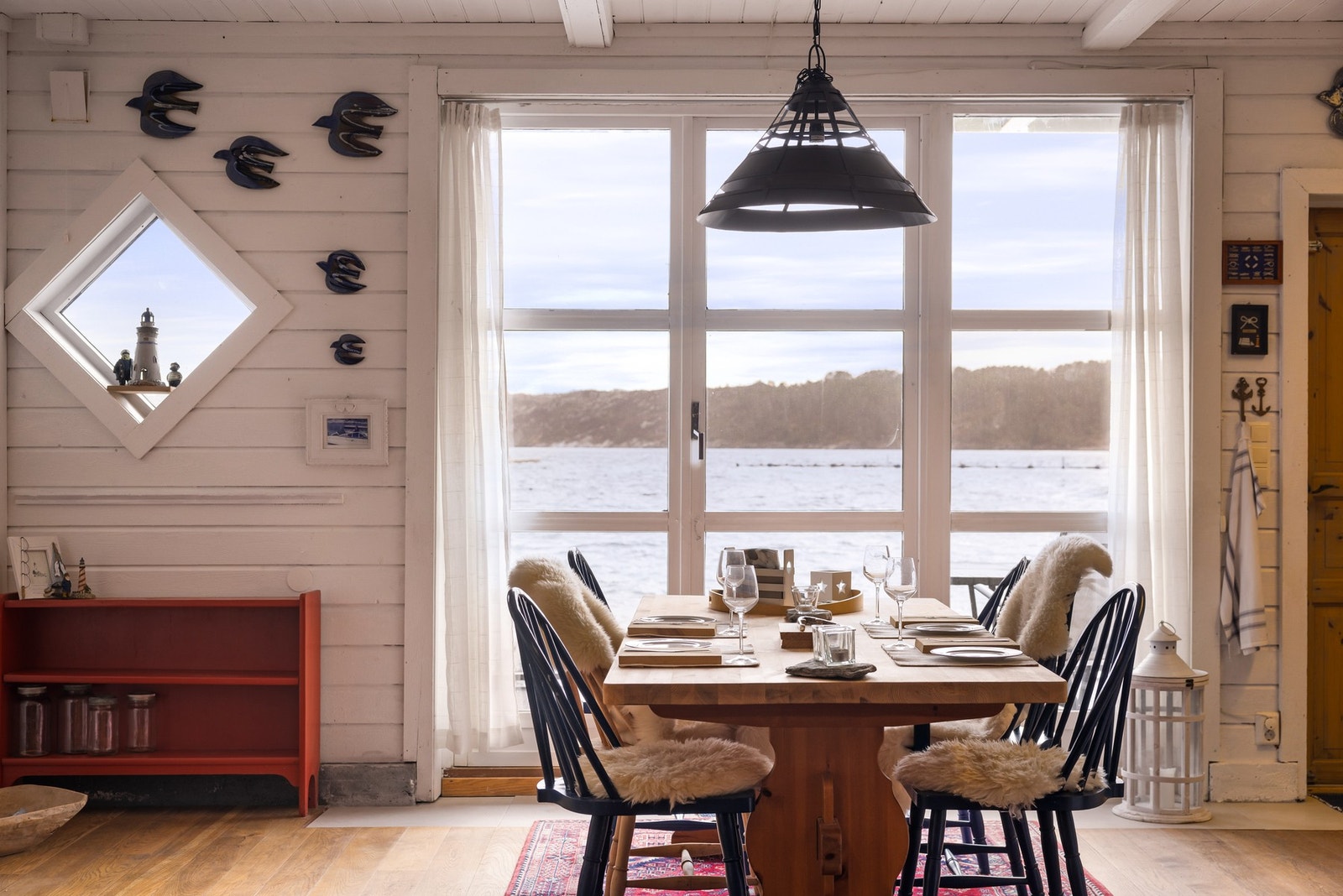 Her kan man servere dagens fangst rett fra bryggekanten Galleribilde