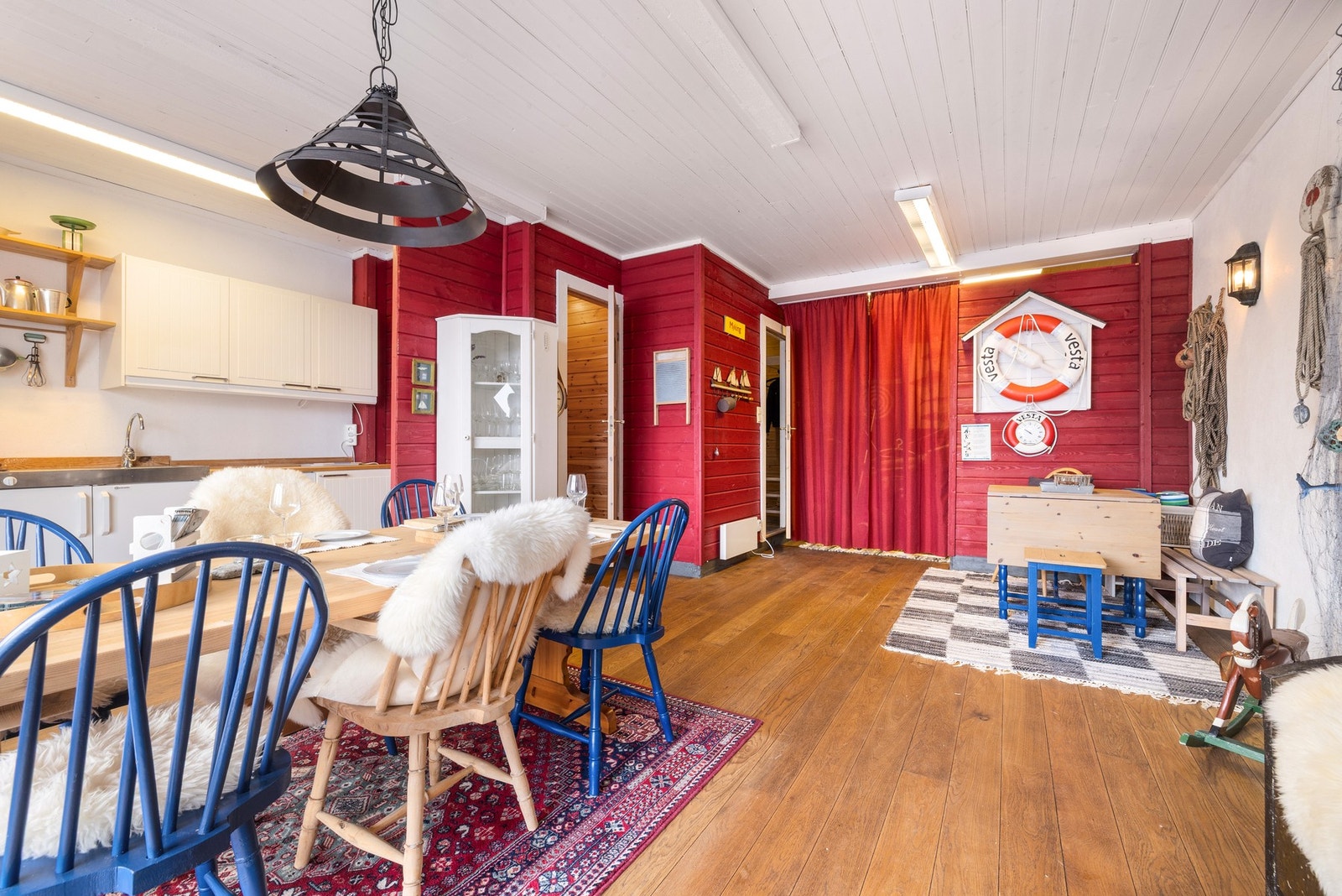 Stort og åpent rom med flere innredningsmuligheter Galleribilde