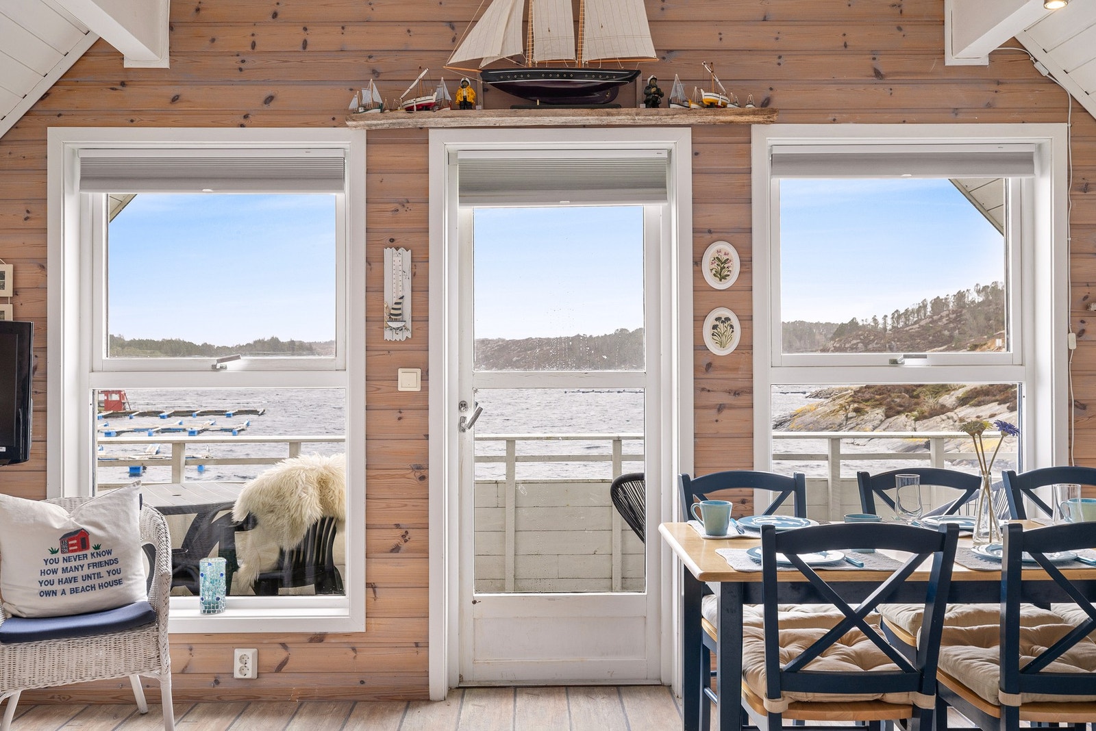 Fra stue er det utgang til balkong på 8,6 kvm Galleribilde