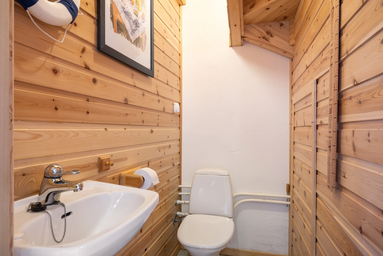 Toalettrom med vask på 1,7 kvm Galleribilde