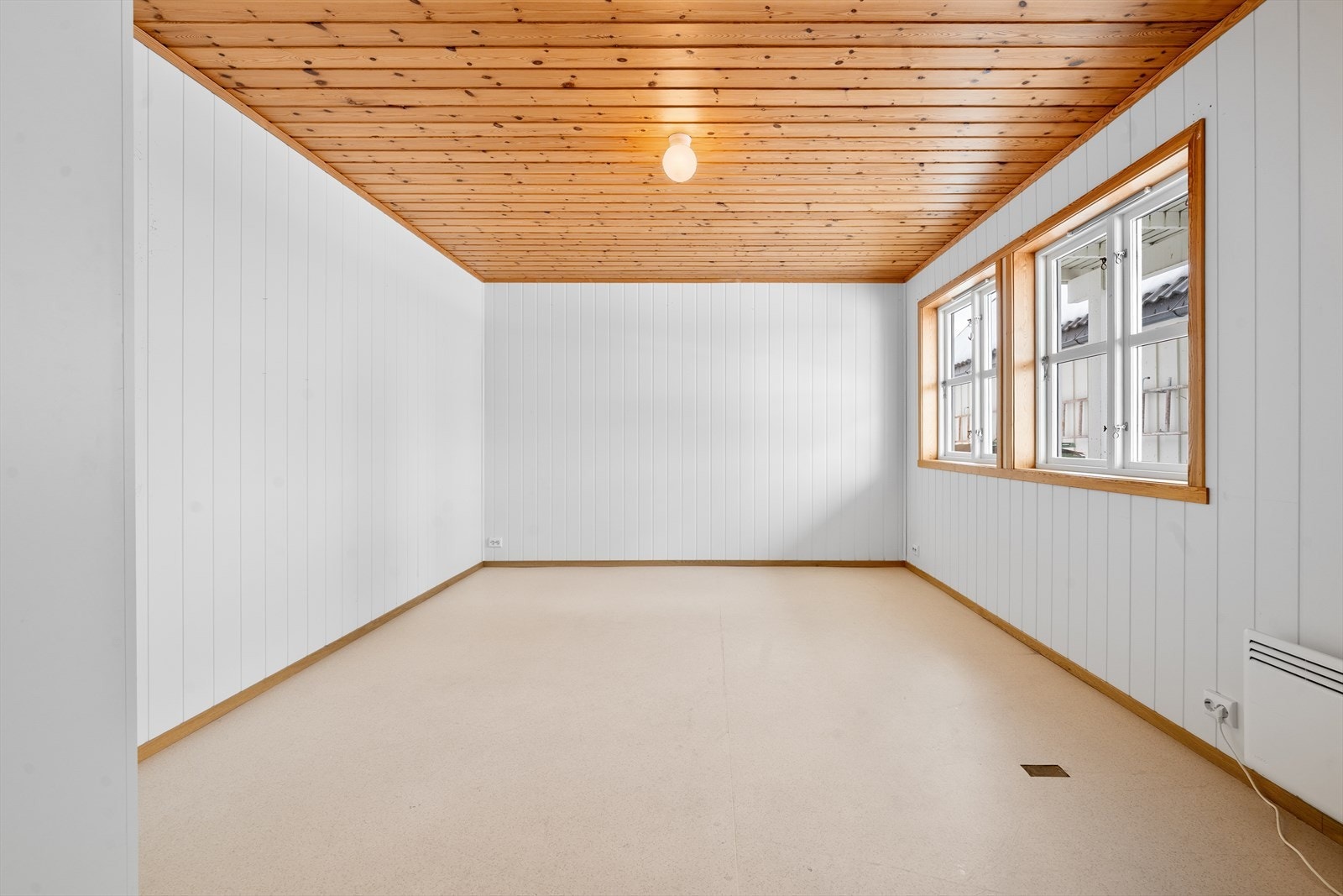 Soverom 1 i 1.etasje (Ikke omsøkt/godkjent for varig opphold) Galleribilde