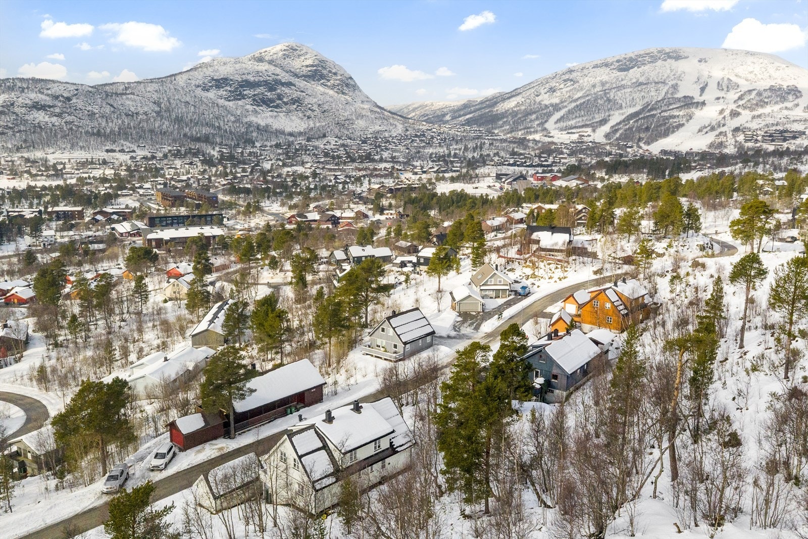 Kun 5 minutter med bil til Hovden sentrum Galleribilde