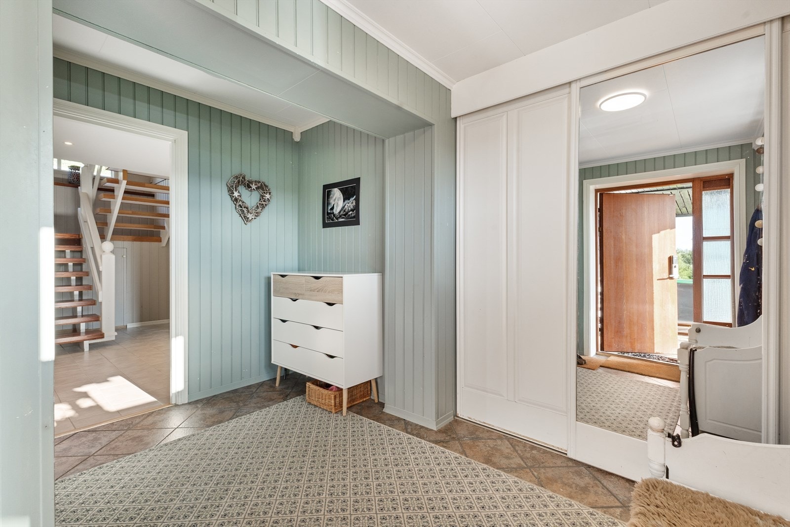 Fra entre mot trappegang/hall. Galleribilde