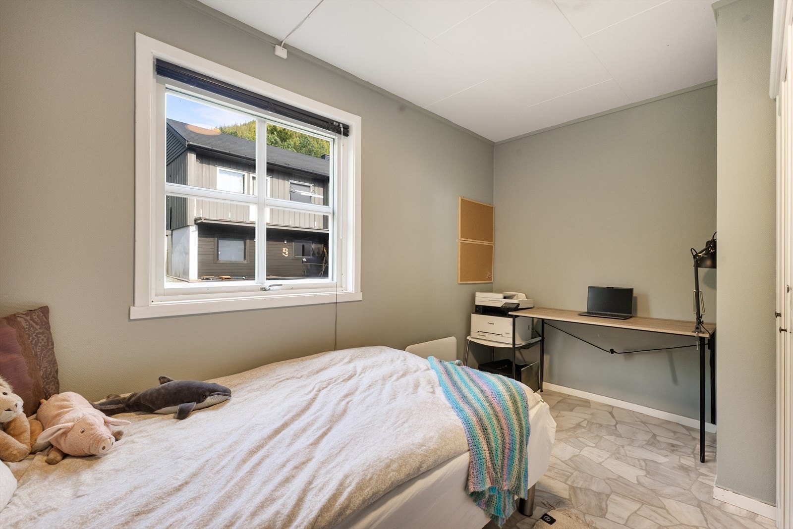 Soverom 2 i 1.etg. Galleribilde