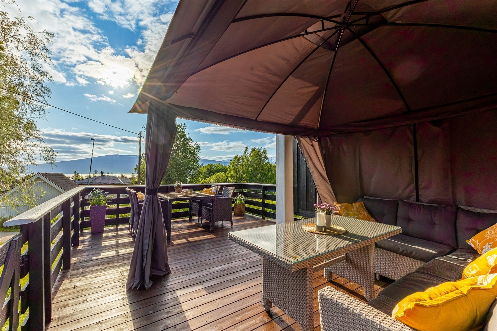 Terrasse og utsikt. Galleribilde