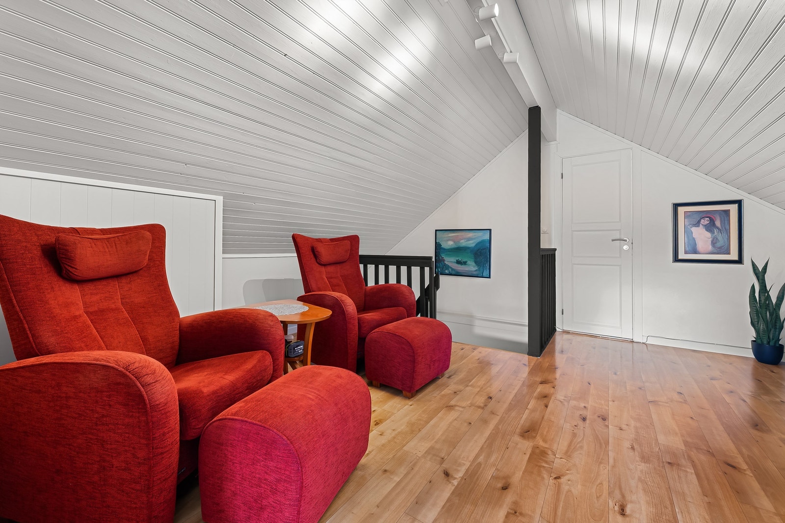 Loftstue. Galleribilde