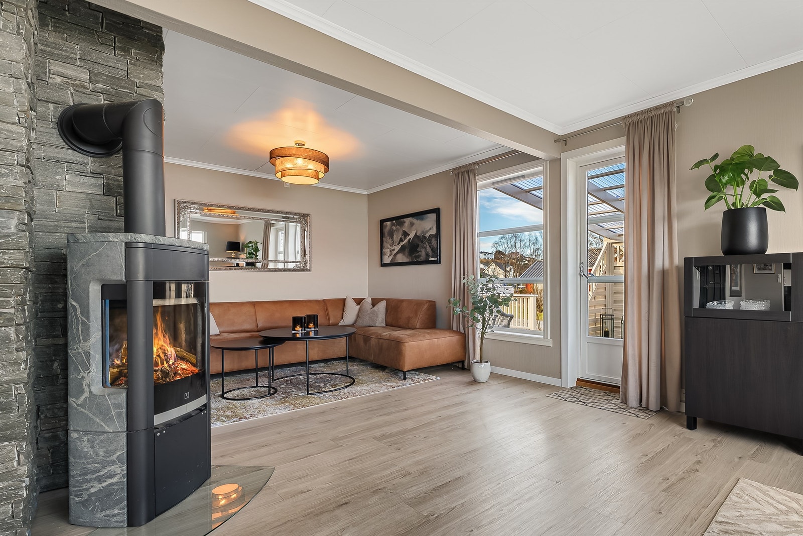 Fra stuen er det adkomst til terrasse. Galleribilde