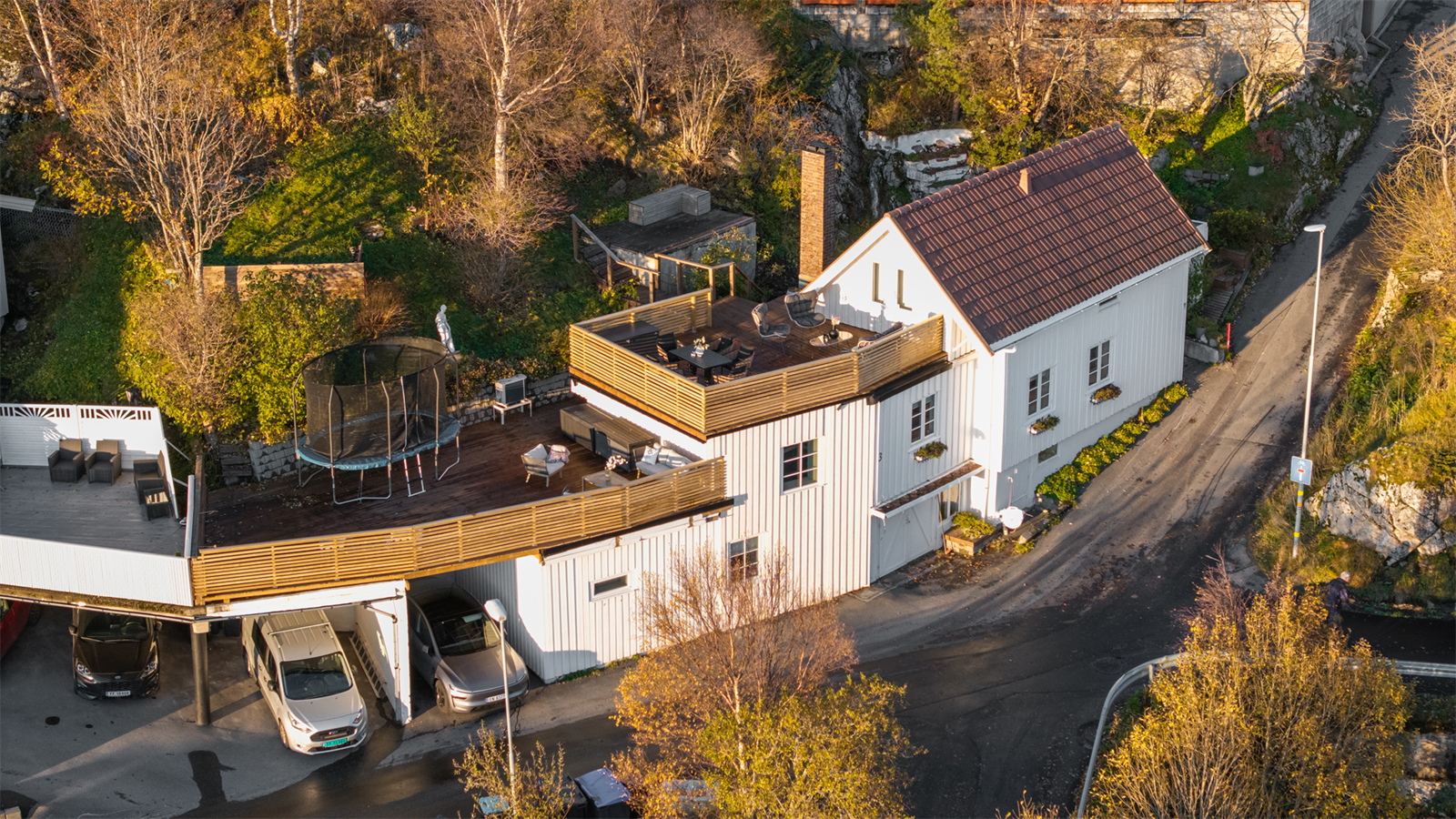 Eneboligen har en ettertraktet beliggenhet i Rønvika, en rolig og sentrumsnær bydel like nordøst for Bodø sentrum Galleribilde