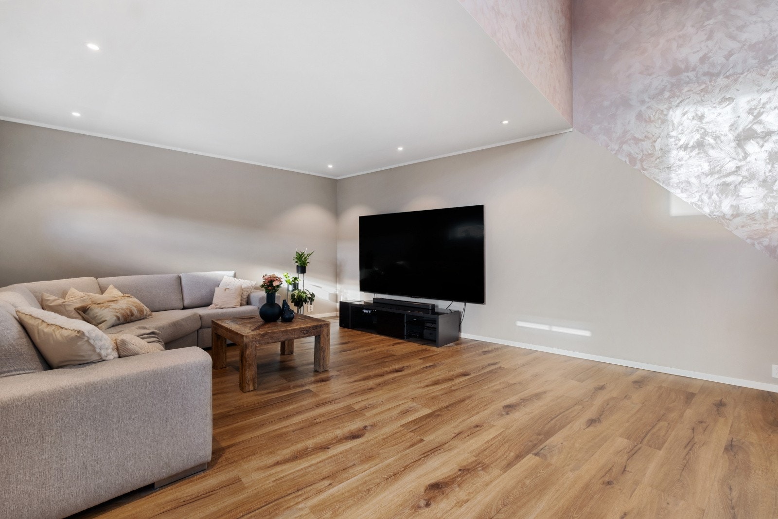 Rommet har fleksible møbleringsmuligheter og kan enkelt innredes etter behov Galleribilde