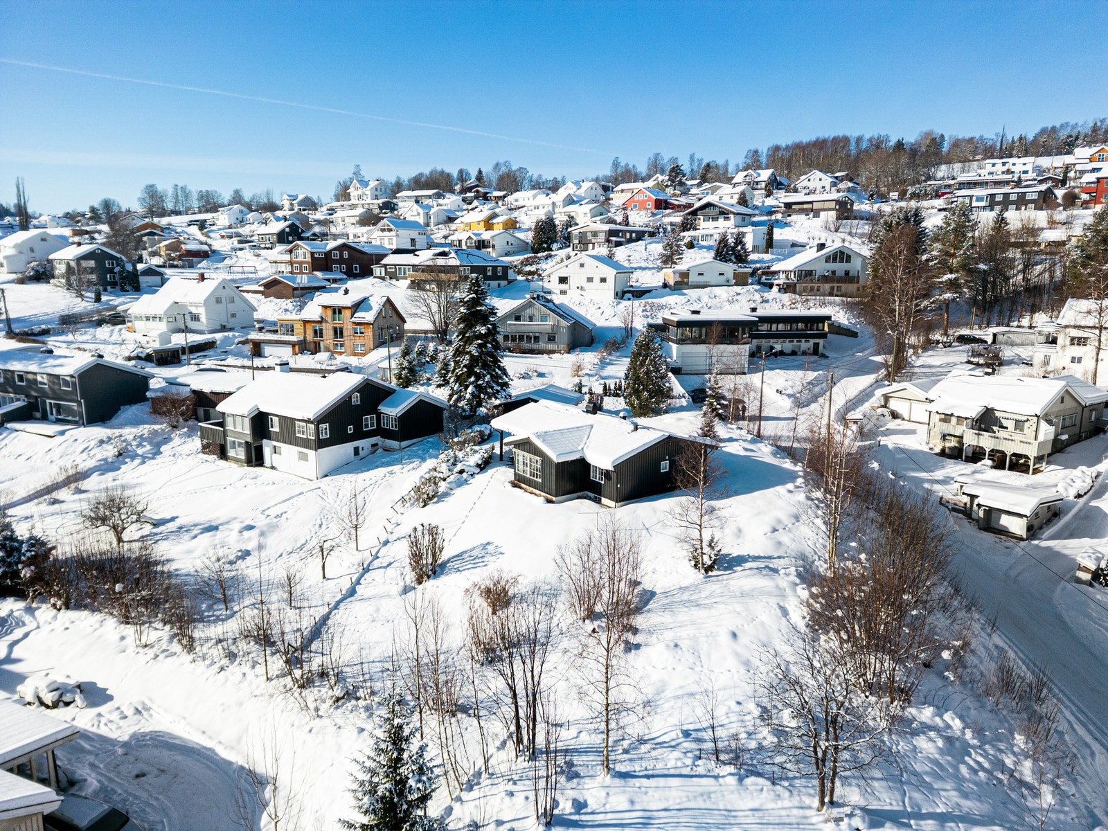 Stor, solrik tomt med fin utsikt! Galleribilde