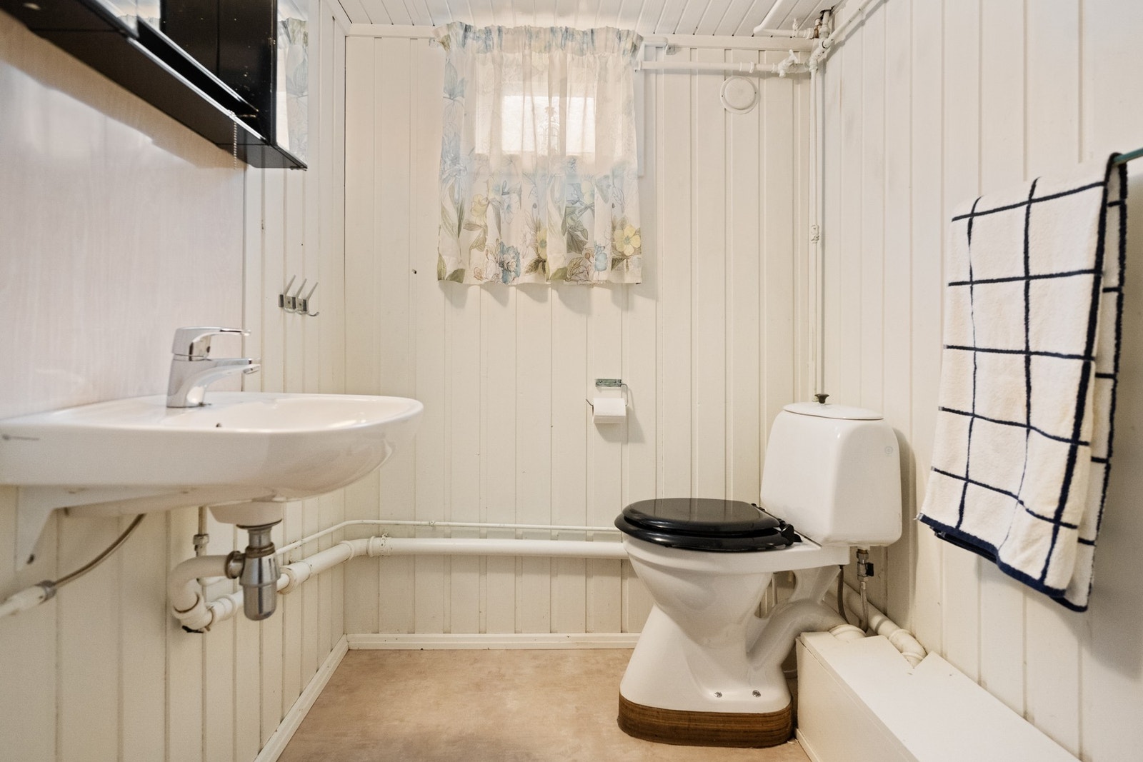 Toalett i kjeller. Galleribilde