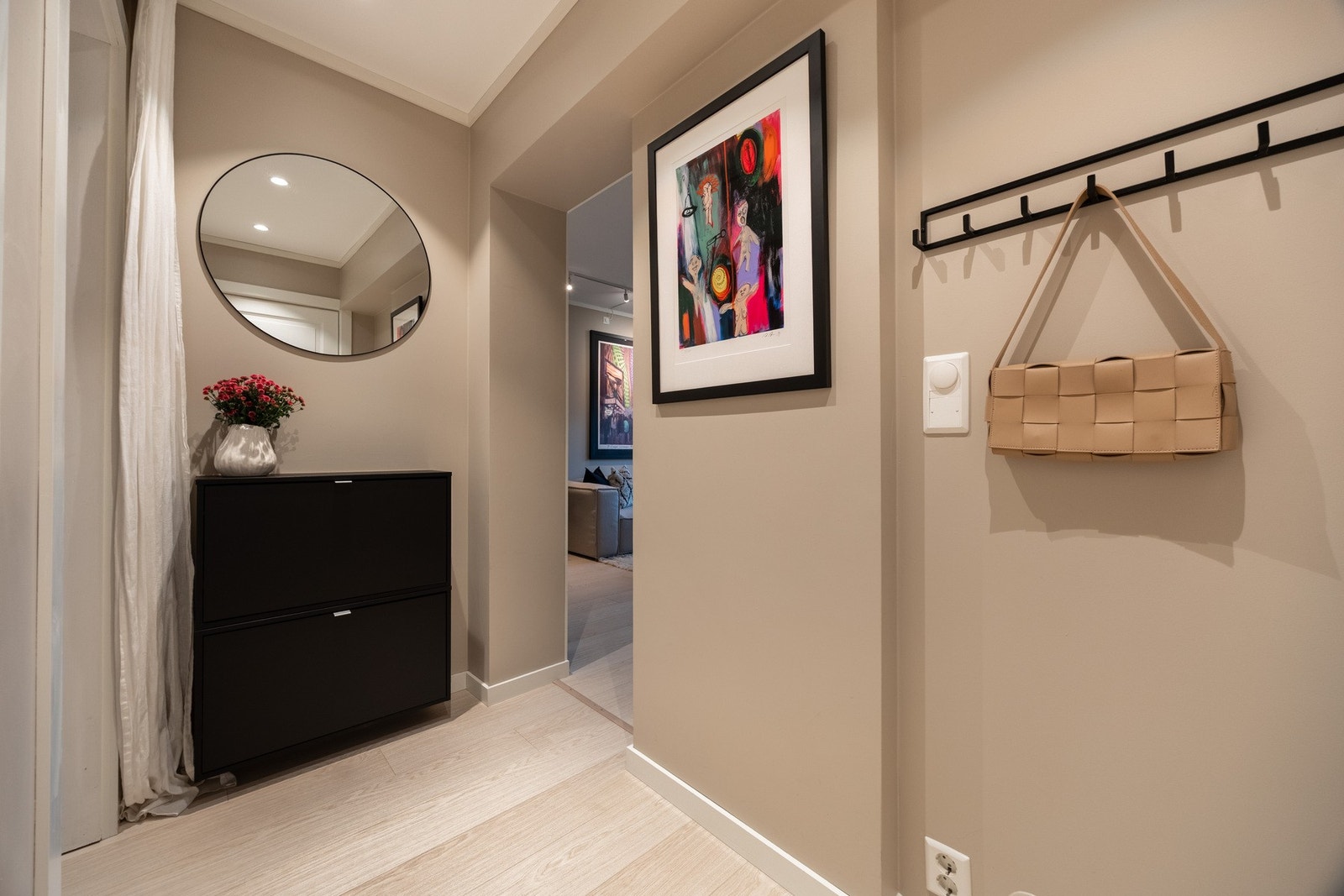 Entré/gang. Galleribilde