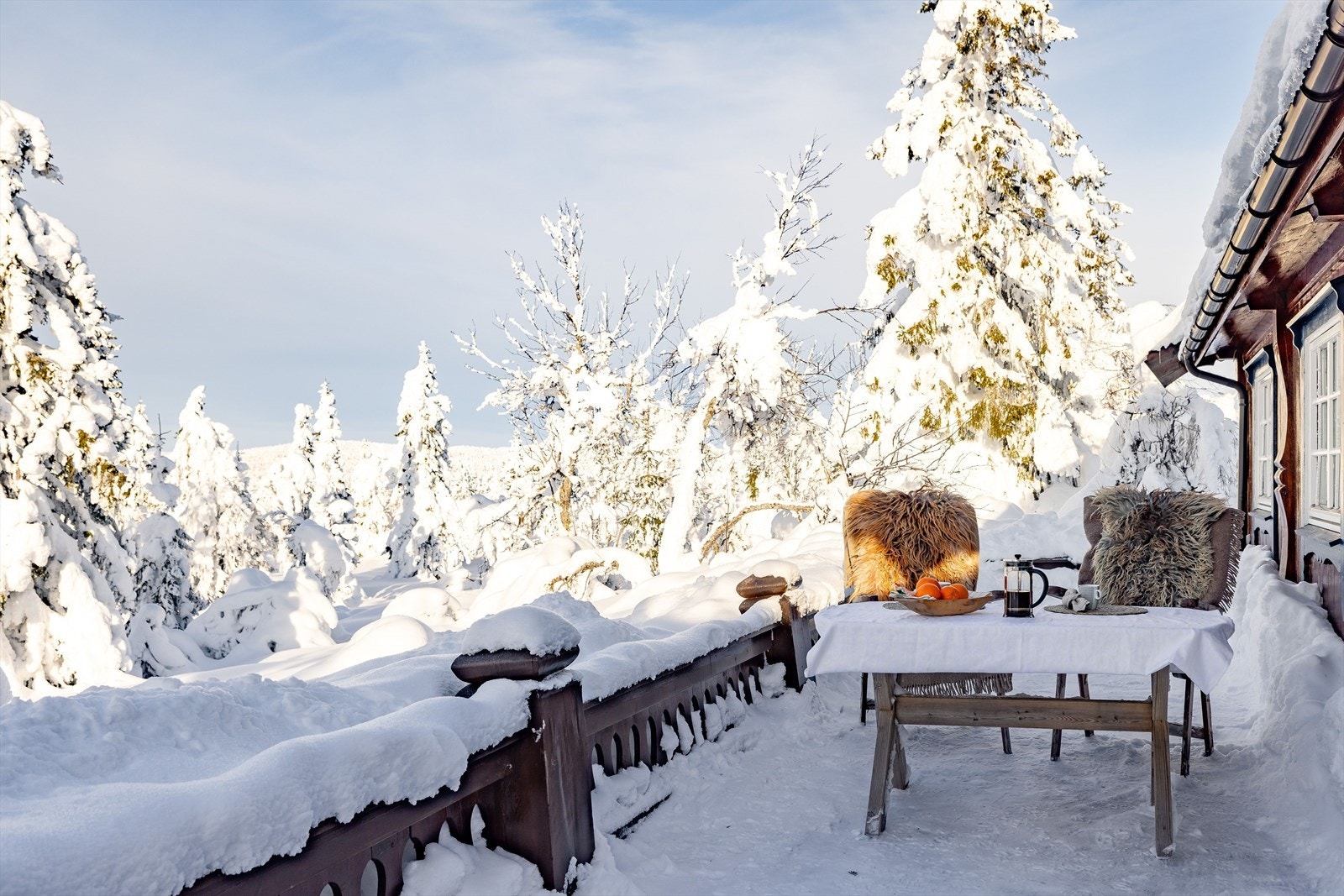 Usjenert terrasse med utsikt. Galleribilde