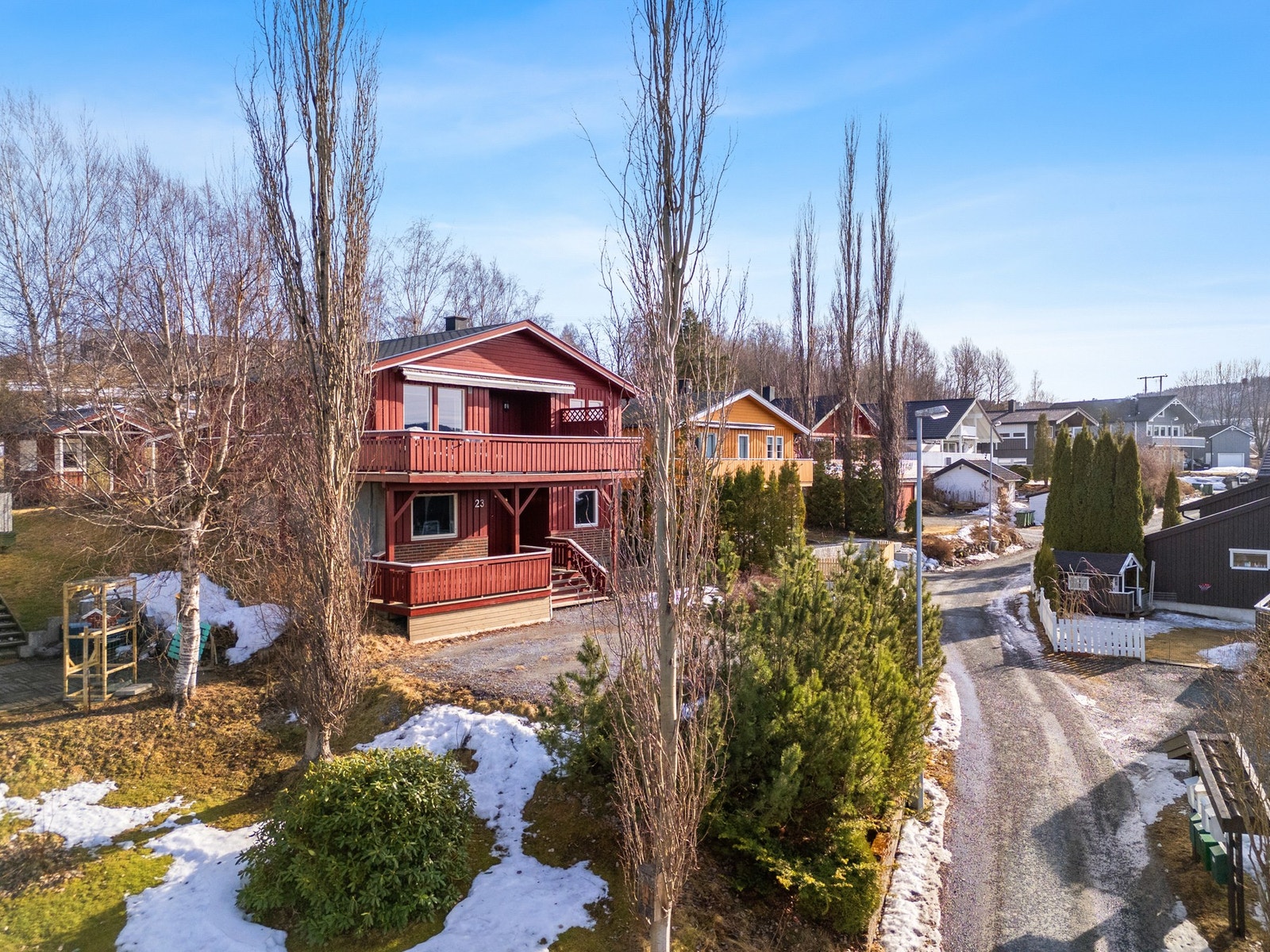 Beliggende på et høydedrag gir fantastiske sol og utsiktsforhold. Galleribilde