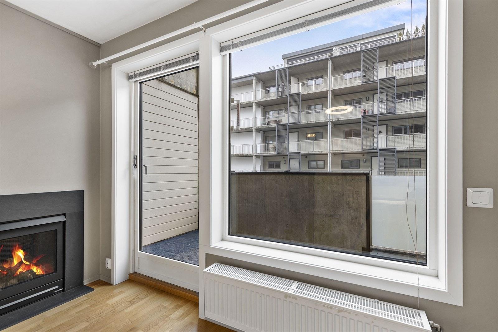 Utgang til balkong. Galleribilde