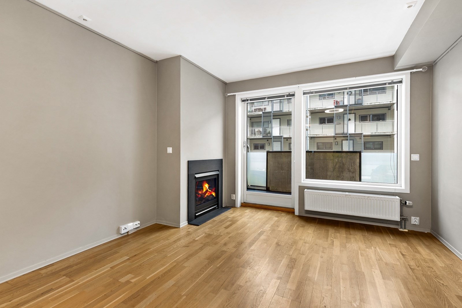 Leiligheten har standard fra 2007 med parkettgulv, malte overflater i fine farger og store vinduer. Galleribilde