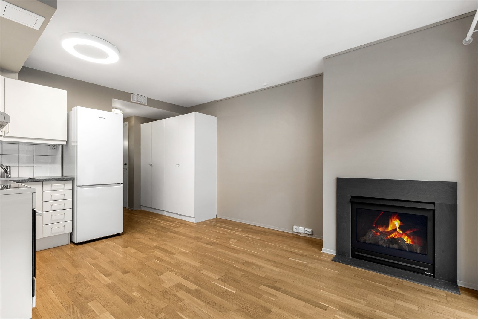 Garderobeskap ved entreen er montert og medfølger. Galleribilde