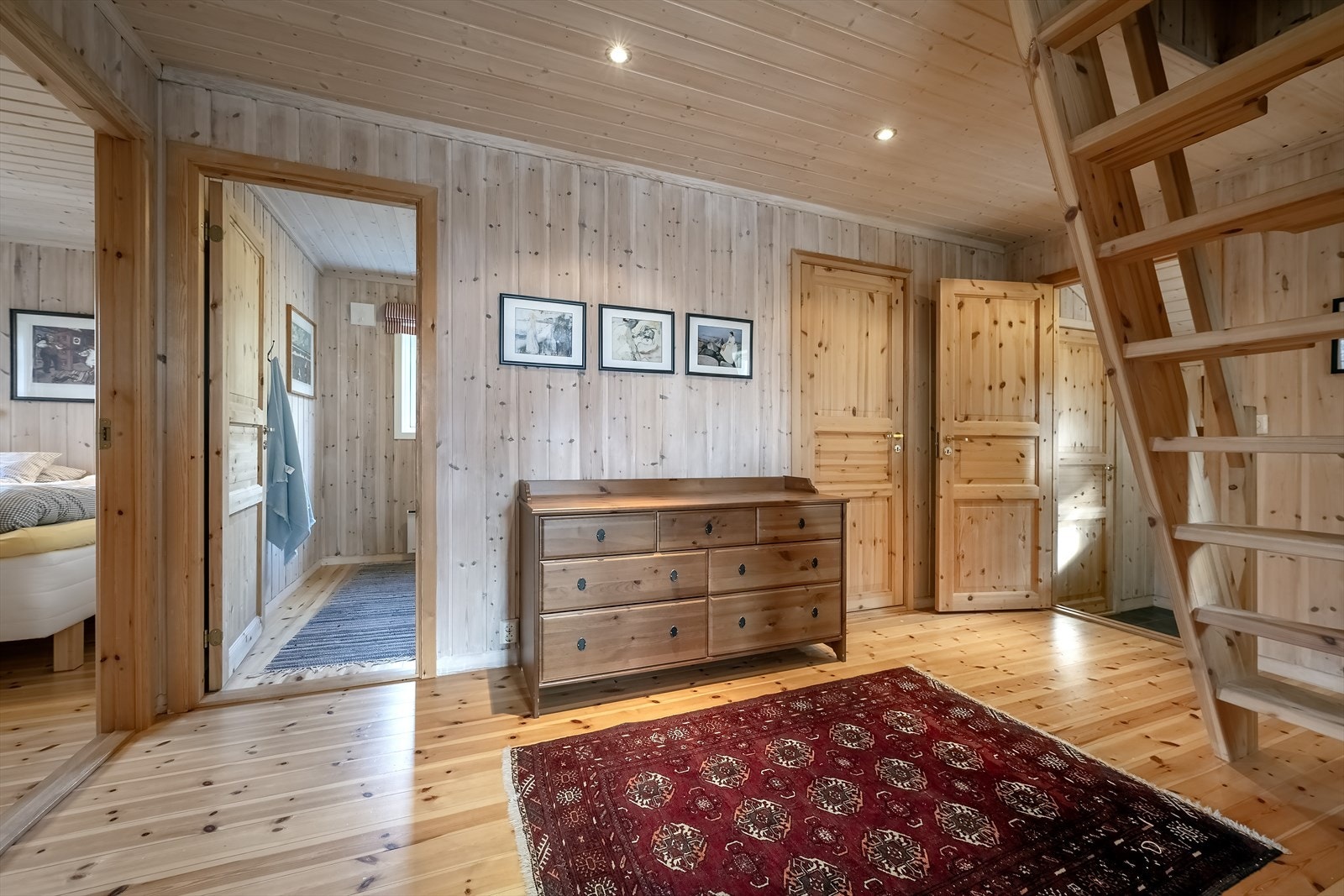 Gang med trapp Galleribilde