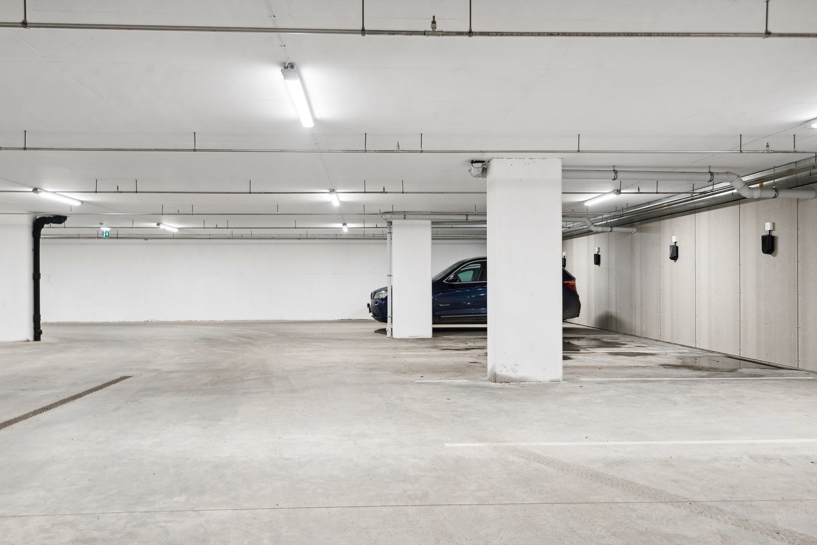 Bilde fra parkeringskjeller. Galleribilde