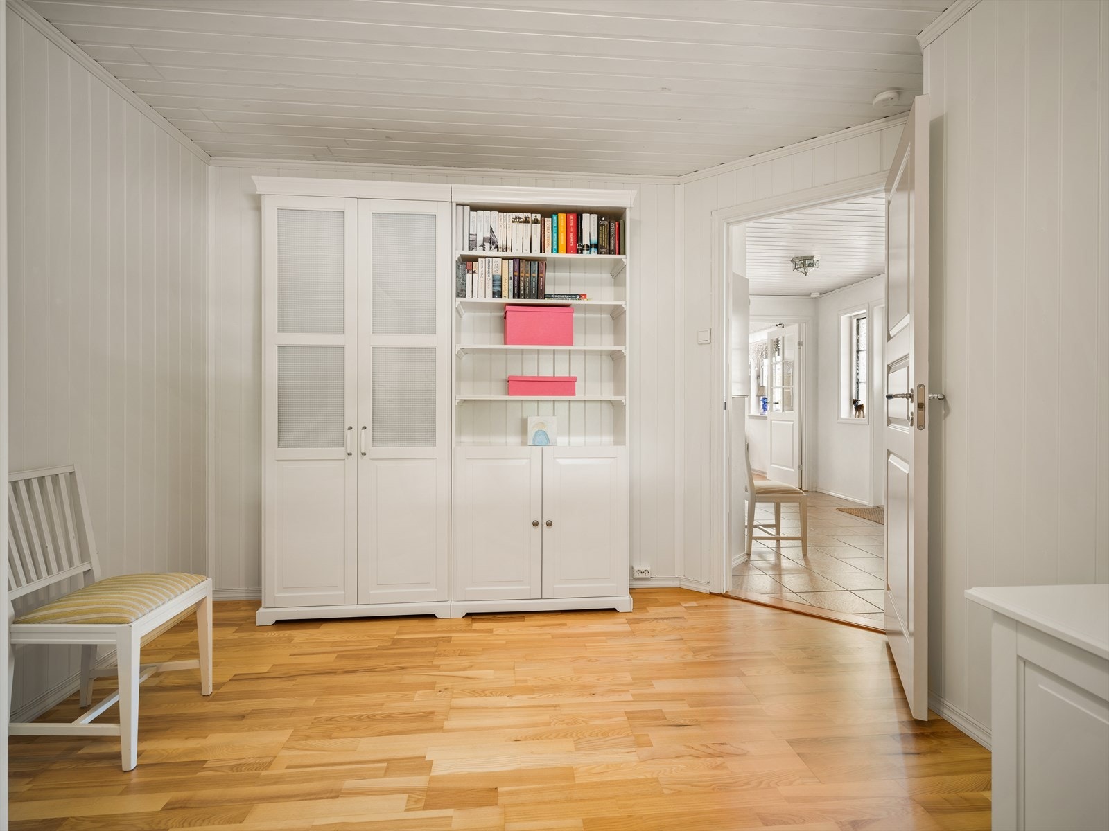 Dette vil fint kunne fungere som et hovedsoverom og her er det mye gulvplass. Galleribilde