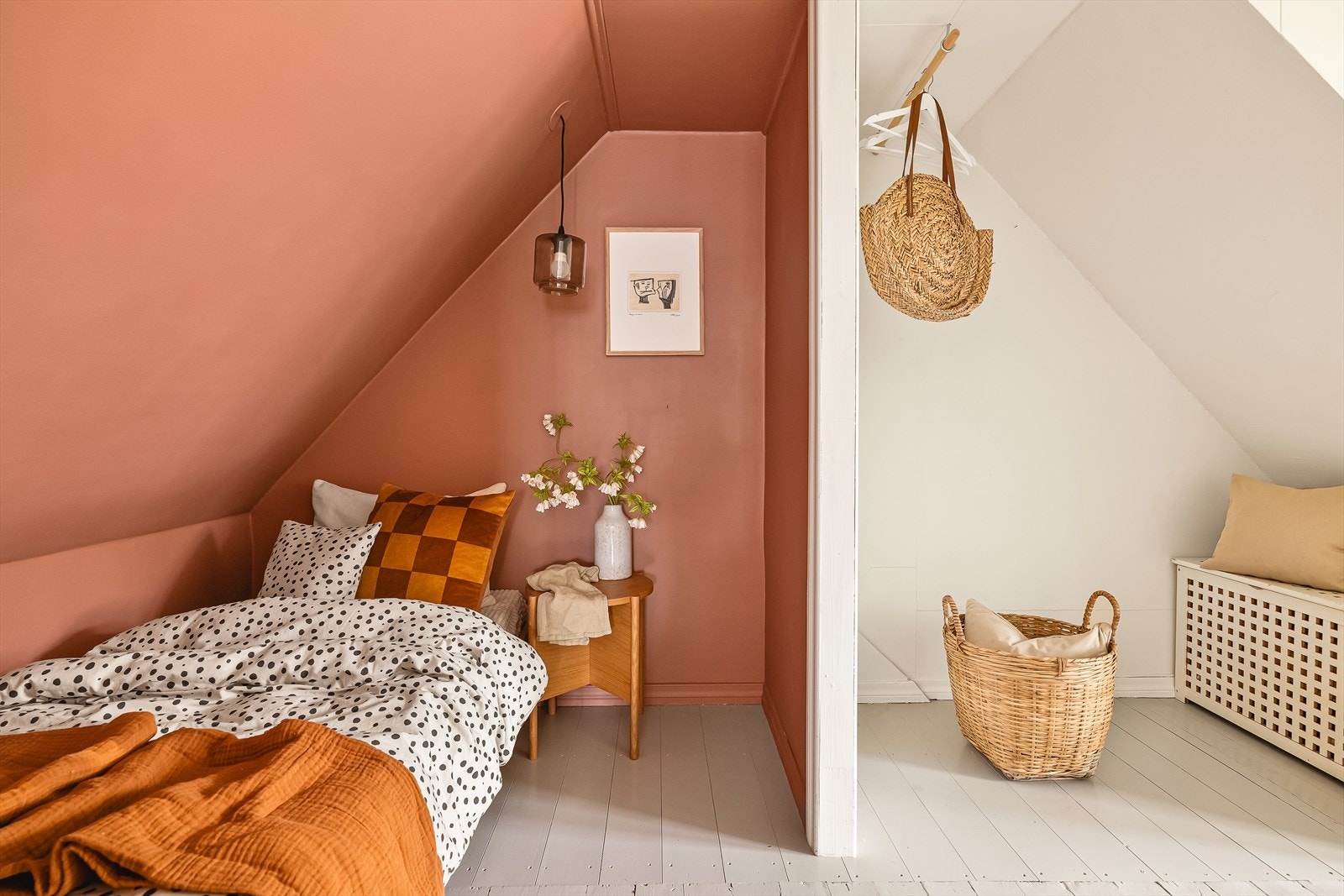 Soverom 3 er delt i to deler hvor det er en plassbygd seng på den ytterste delen Galleribilde