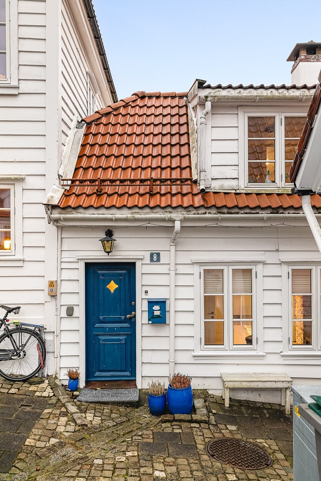 Ditt nye hjem? Huset fikk lagt ny takstein i 2010 og var nymalt i 2023 Galleribilde