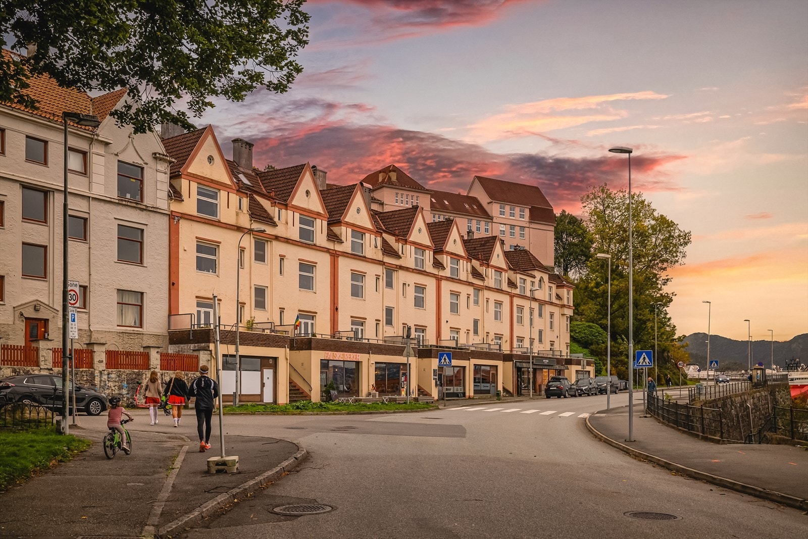 I nærområdet finner en flotte gater, kaféer og butikker Galleribilde