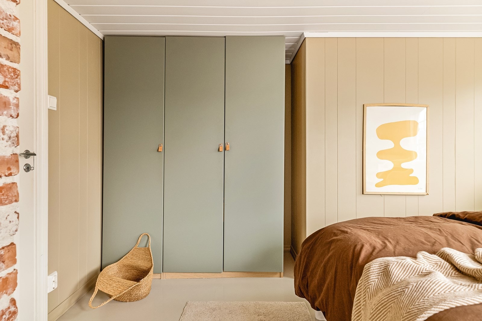 God skapplass og mer veggplass om en ønsker med oppbevaring Galleribilde