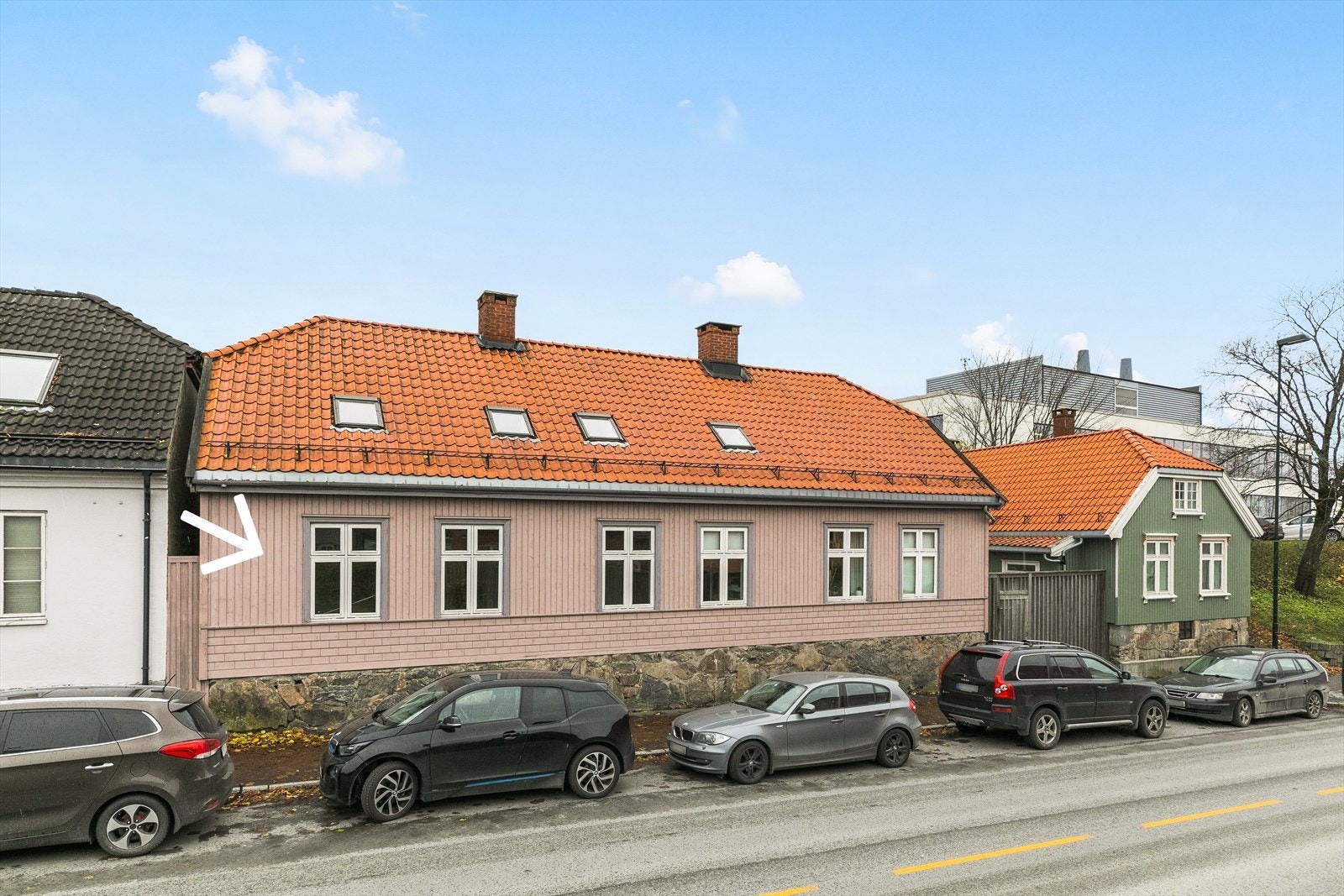 Sjarmerende 2-roms (opprinnelig 3-roms) beliggende i høy 1. etasje. Galleribilde