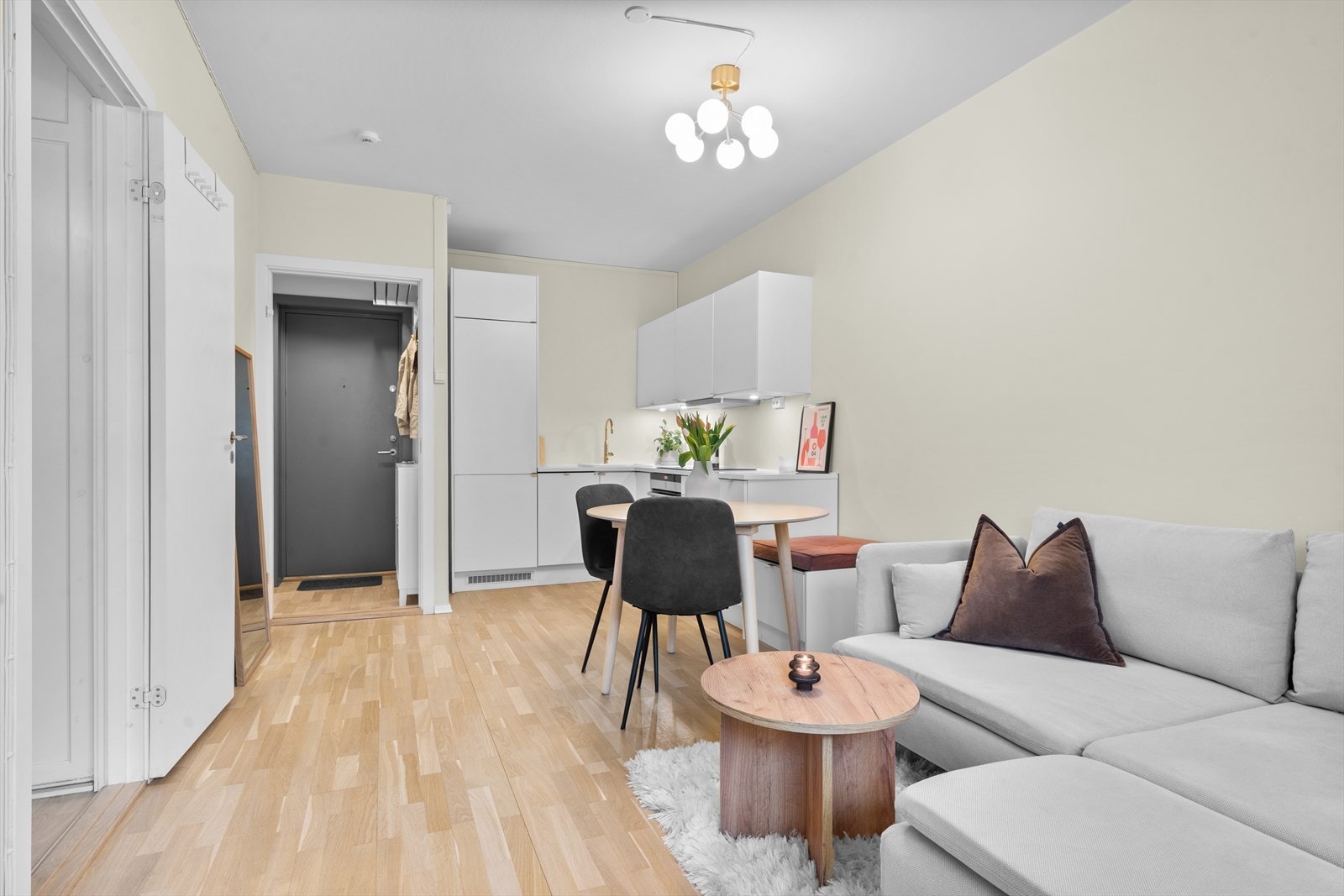 Boligen byr på en funksjonell og velutnyttet planløsning. Galleribilde