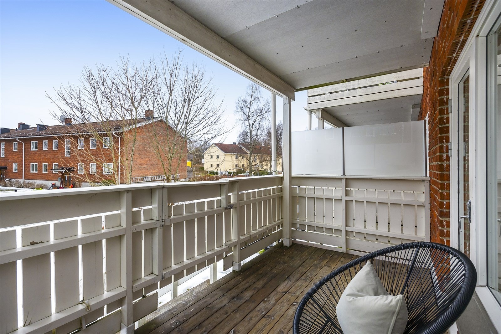 Her er det god plass til utemøbler og grill, og balkongen oppleves både privat og skjermet uten særlig innsyn. Galleribilde