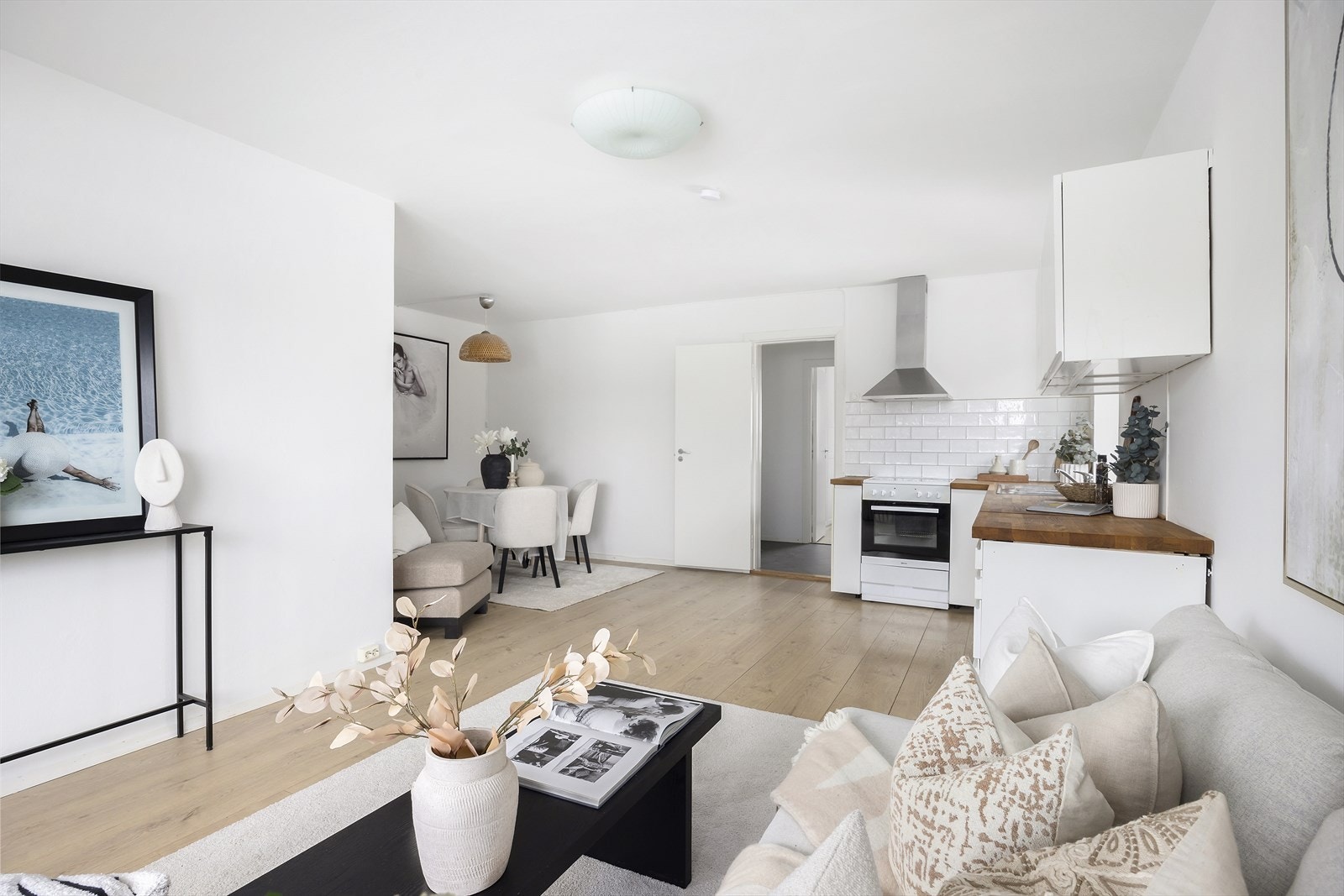 Ny varmtvannsbereder i 2020, installert oppvaskmaskin og utvidelse kjøkken i 2020. Galleribilde