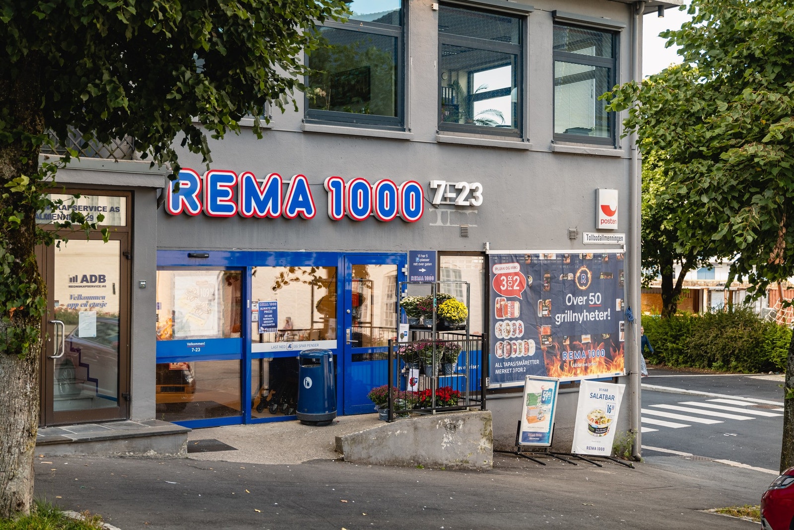 I nærområdet finner du både Rema 1000 og Kiwi. Galleribilde