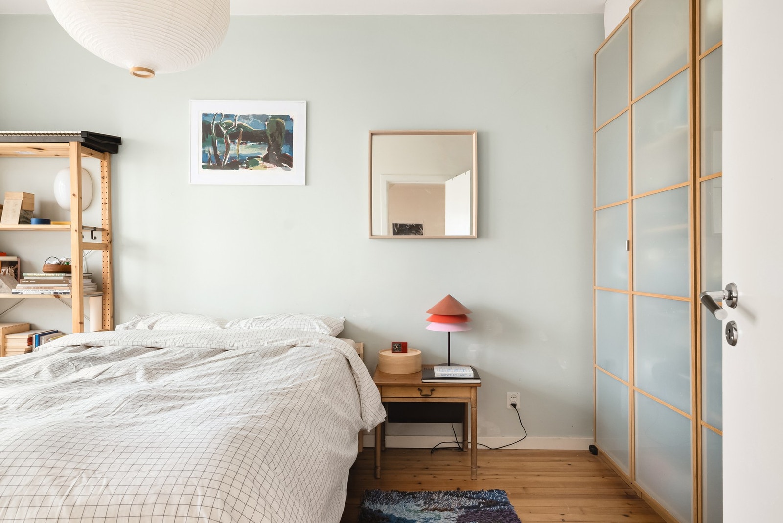 Hovedsoverommet har entré via stuen. Galleribilde