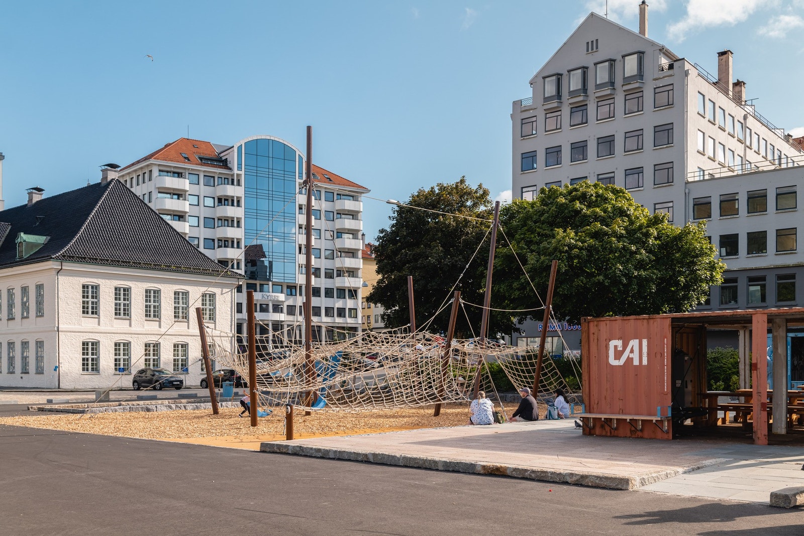 Nærområdet er veletablert område med parker, badeplasser og lekeplasser for de minste. Galleribilde