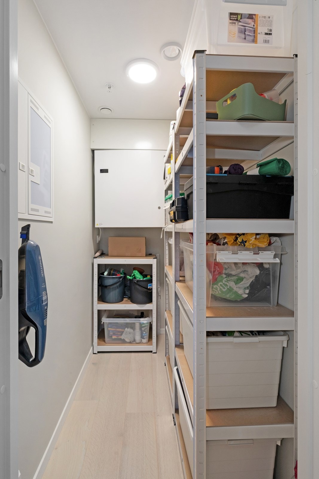 Praktisk innvendig bod i leiligheten. Leiligheten disponerer i tillegg en bod i byggets underetasje på ca. XX kvm Galleribilde