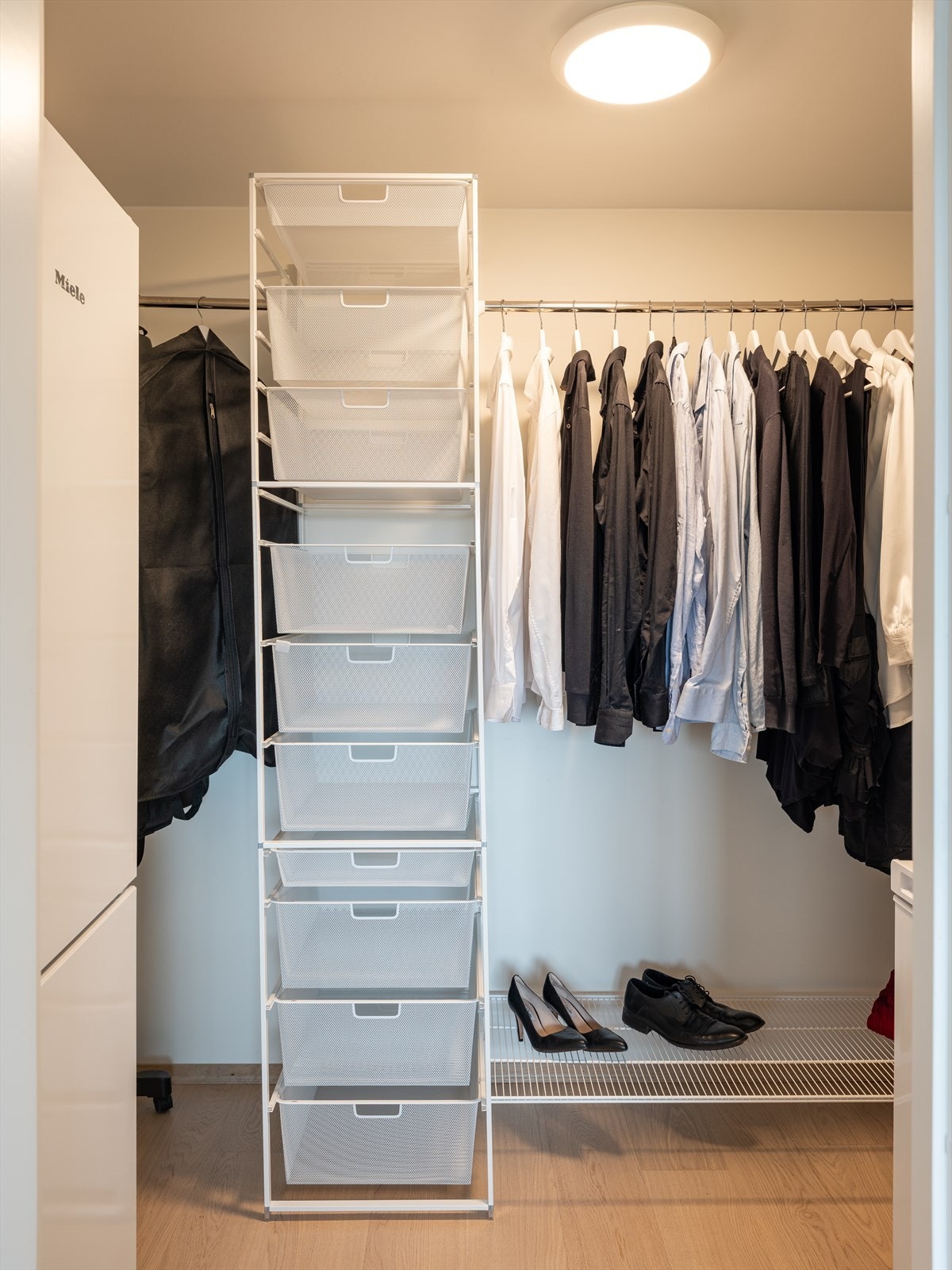 Direkte tilknyttet soverommet finner man walk-in closet på 5m² Galleribilde