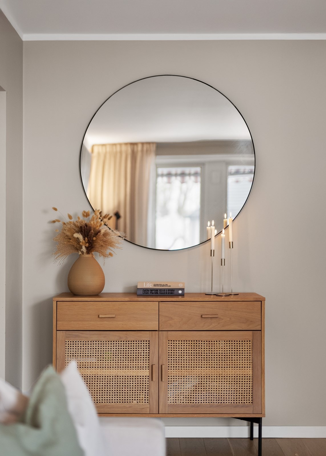 Leiligheten fremstår som innbydende og delikat. Galleribilde