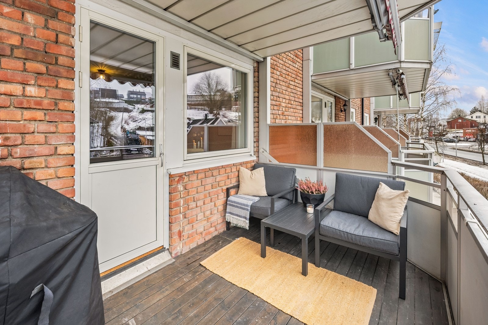 Utgang til balkongen fra stuen. Galleribilde