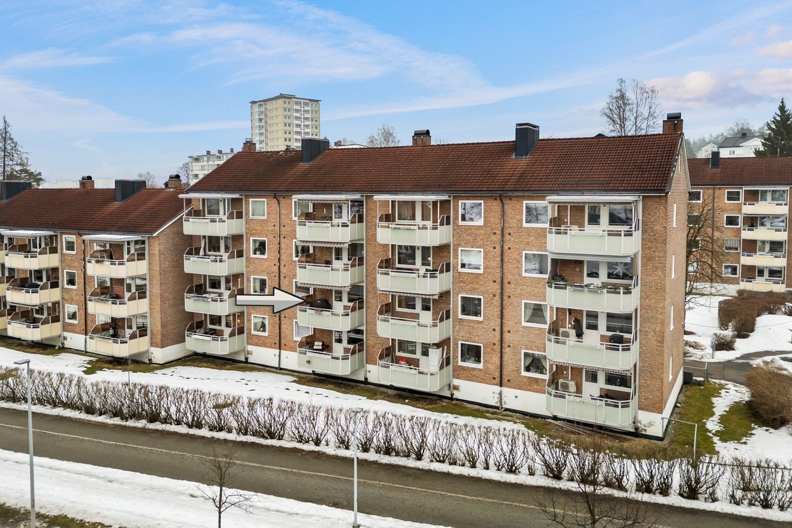 Gamle Kongevei 8A har en attraktiv beliggenhet på Rundtom-Strømsø i et etablert og hyggelig boligområde som kombinerer nærhet til byens fasiliteter med et rolig bomiljø. Foto: Knipzet v/ Lars Magnus Strøm Galleribilde