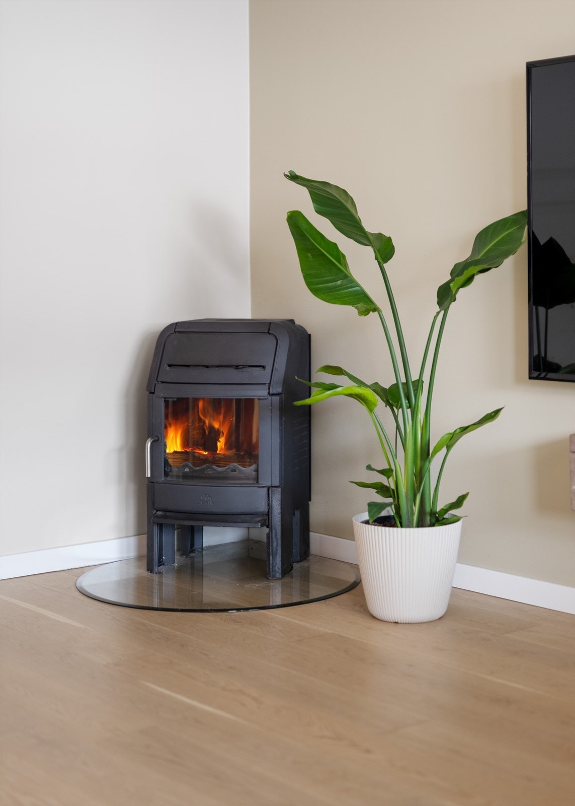 Peisovn i stuen. Galleribilde