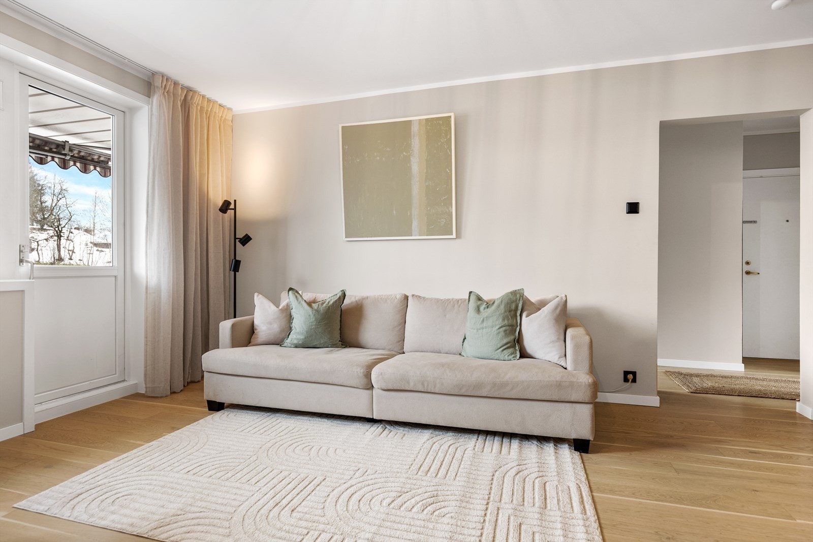 Utgang til balkong fra stuen. Galleribilde